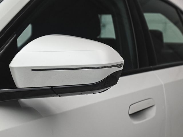 2025 BMW 5 Series 530i xDrive - 22915376 - 40