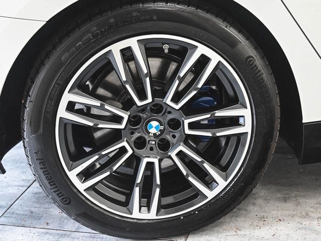 2025 BMW 5 Series 530i xDrive - 22915376 - 6