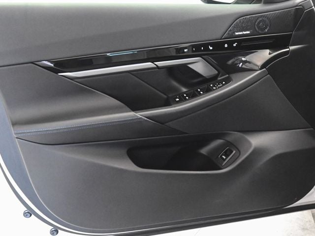 2025 BMW 5 Series 530i xDrive - 22915376 - 7