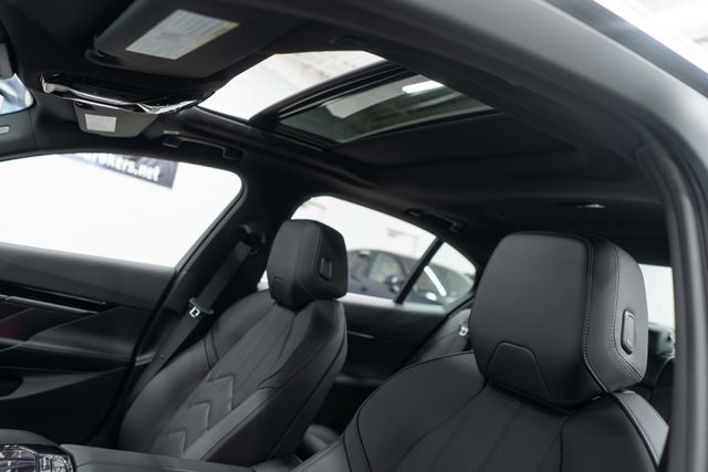 2025 BMW 5 Series 530i xDrive - 22885019 - 9