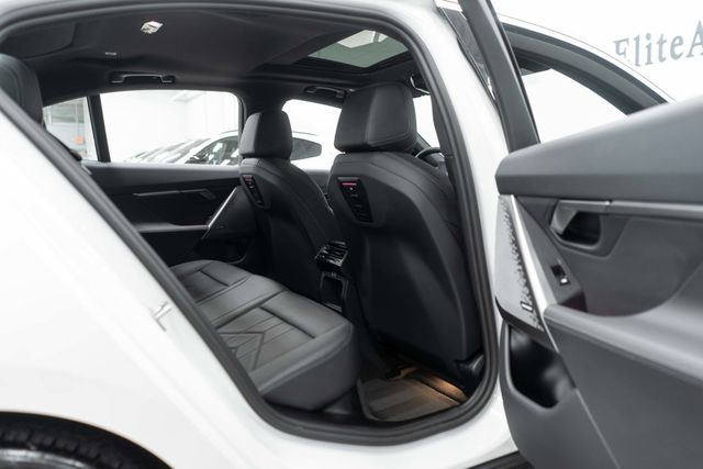 2025 BMW 5 Series 530i xDrive - 22885019 - 11