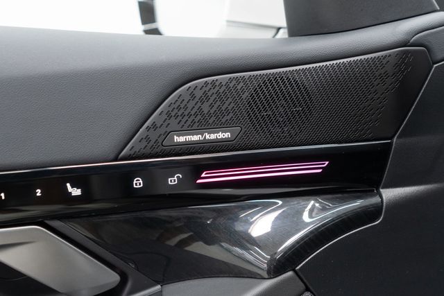 2025 BMW 5 Series 530i xDrive - 22885019 - 14