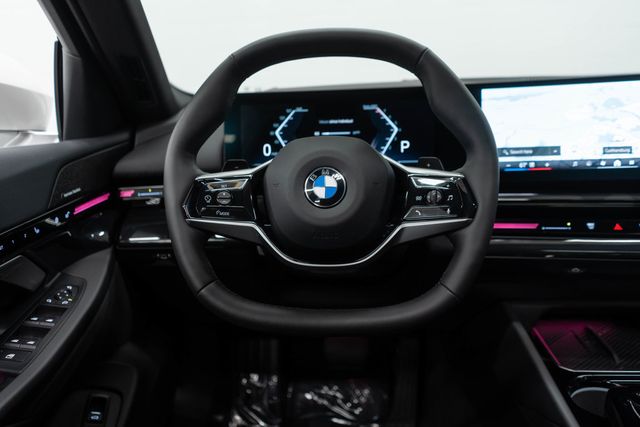 2025 BMW 5 Series 530i xDrive - 22885019 - 15