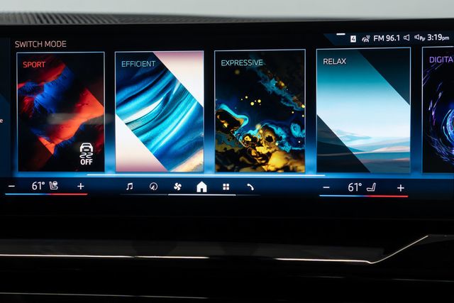 2025 BMW 5 Series 530i xDrive - 22885019 - 25