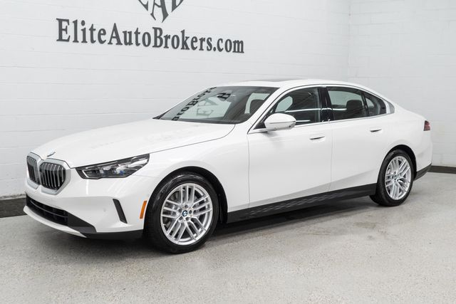 2025 BMW 5 Series 530i xDrive - 22885019 - 31