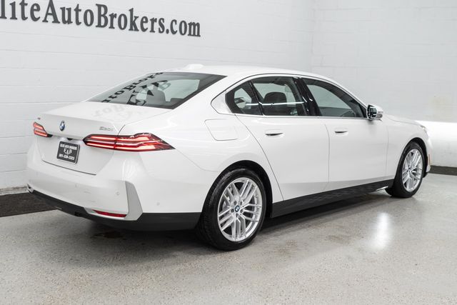 2025 BMW 5 Series 530i xDrive - 22885019 - 37