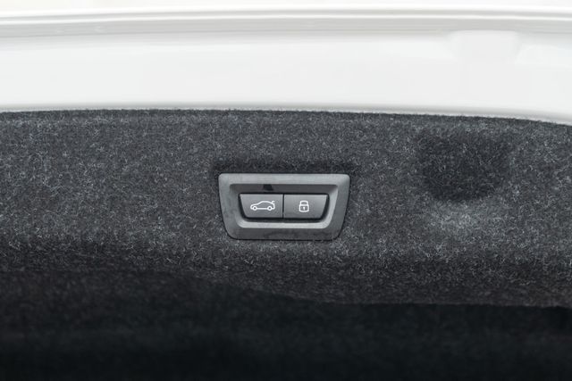 2025 BMW 5 Series 530i xDrive - 22885019 - 40