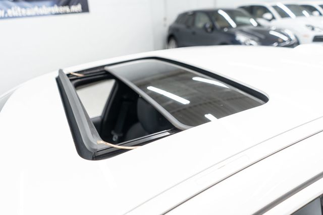 2025 BMW 5 Series 530i xDrive - 22885019 - 47