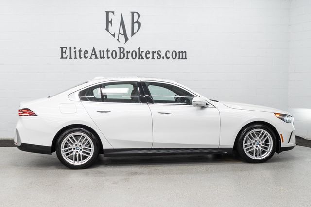 2025 BMW 5 Series 530i xDrive - 22885019 - 4
