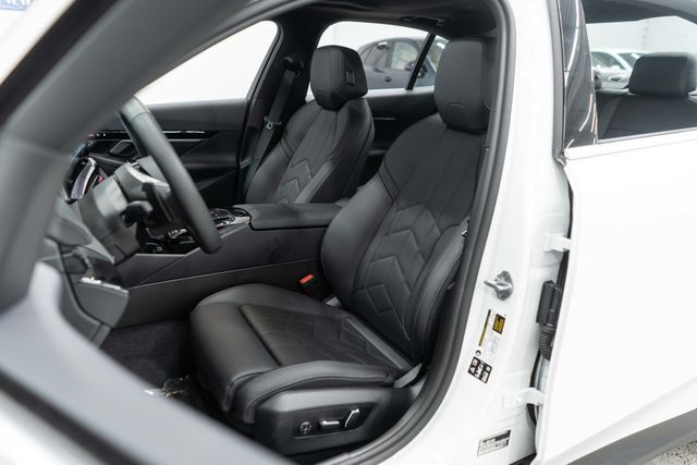 2025 BMW 5 Series 530i xDrive - 22885019 - 7