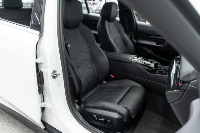 2025 BMW 5 Series 530i xDrive - 22885019 - 8