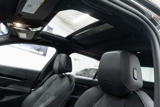 2025 BMW 5 Series 530i xDrive - 22961193 - 9