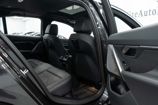 2025 BMW 5 Series 530i xDrive - 22961193 - 11