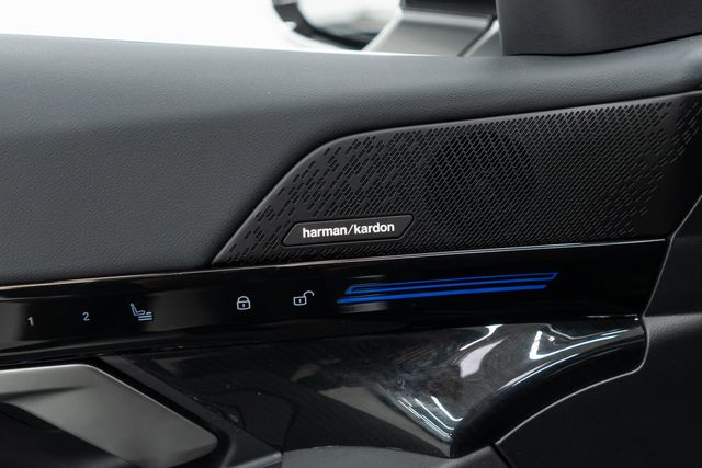 2025 BMW 5 Series 530i xDrive - 22961193 - 13