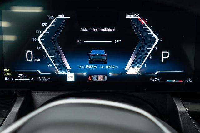 2025 BMW 5 Series 530i xDrive - 22961193 - 16