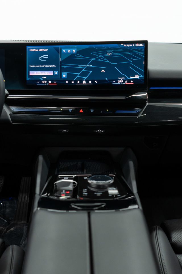 2025 BMW 5 Series 530i xDrive - 22961193 - 27