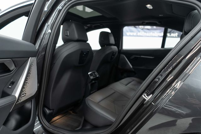 2025 BMW 5 Series 530i xDrive - 22961193 - 30