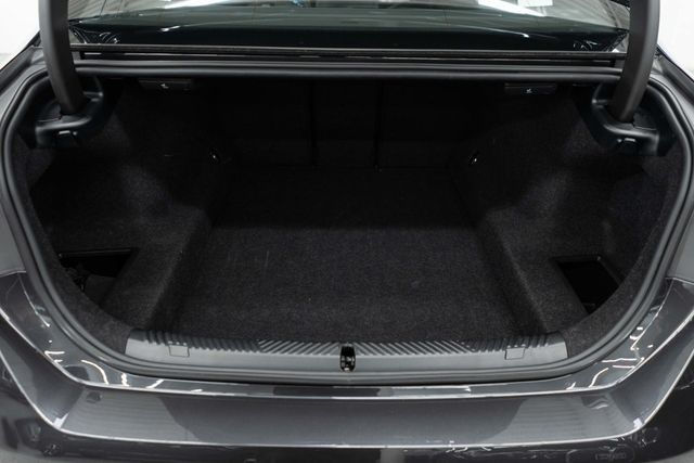 2025 BMW 5 Series 530i xDrive - 22961193 - 31