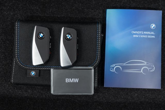 2025 BMW 5 Series 530i xDrive - 22961193 - 51