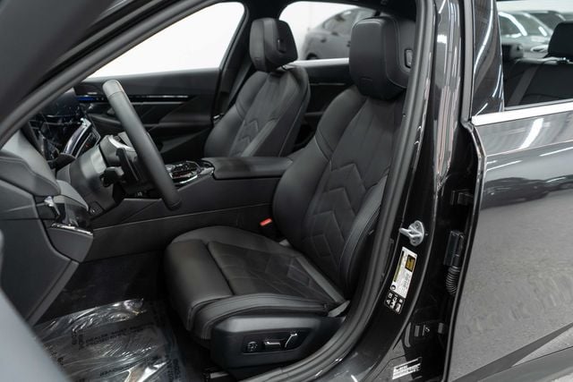 2025 BMW 5 Series 530i xDrive - 22961193 - 7