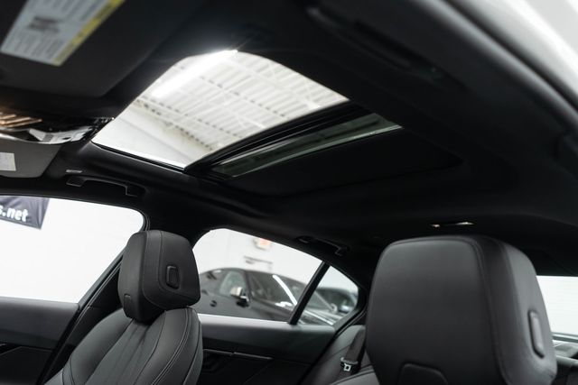 2025 BMW 5 Series 530i xDrive - 22963608 - 9