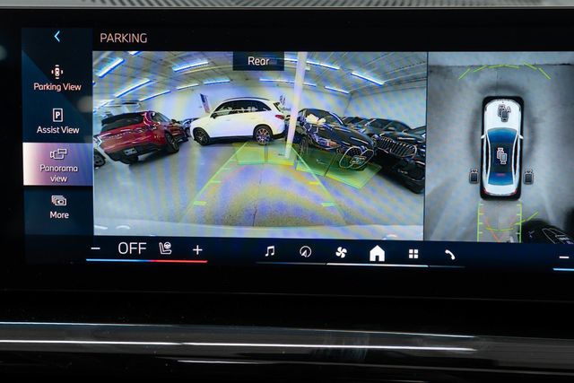 2025 BMW 5 Series 530i xDrive - 22963608 - 19