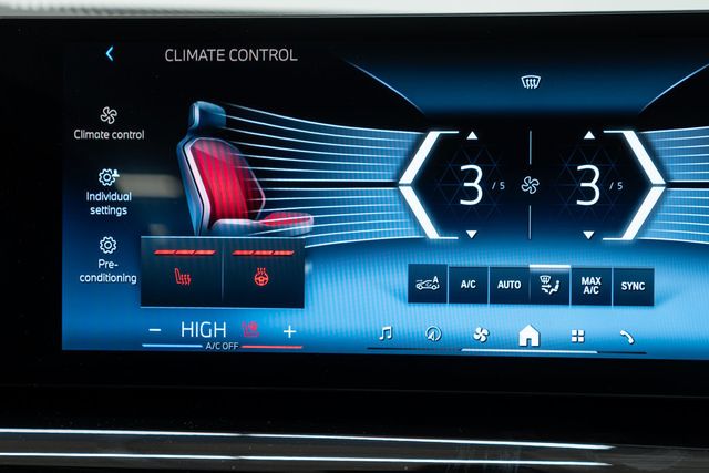 2025 BMW 5 Series 530i xDrive - 22963608 - 28