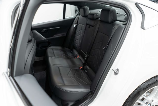 2025 BMW 5 Series 530i xDrive - 22963608 - 31