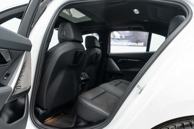 2025 BMW 5 Series 530i xDrive - 22963608 - 32