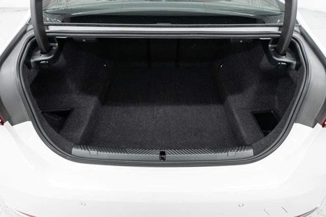 2025 BMW 5 Series 530i xDrive - 22963608 - 33