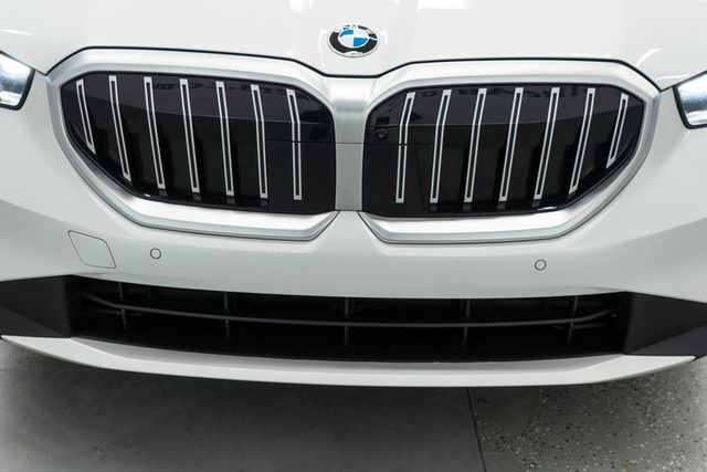 2025 BMW 5 Series 530i xDrive - 22963608 - 43