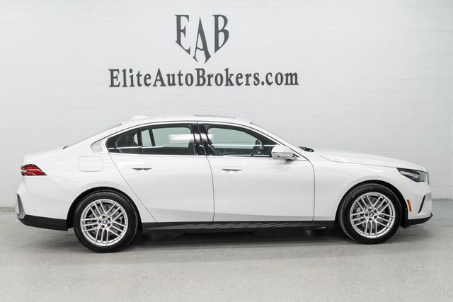 2025 BMW 5 Series 530i xDrive - 22963608 - 4