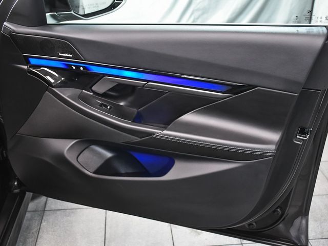 2025 BMW 5 Series 540i xDrive - 22956662 - 15