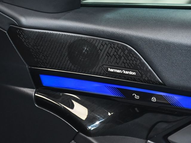 2025 BMW 5 Series 540i xDrive - 22956662 - 17