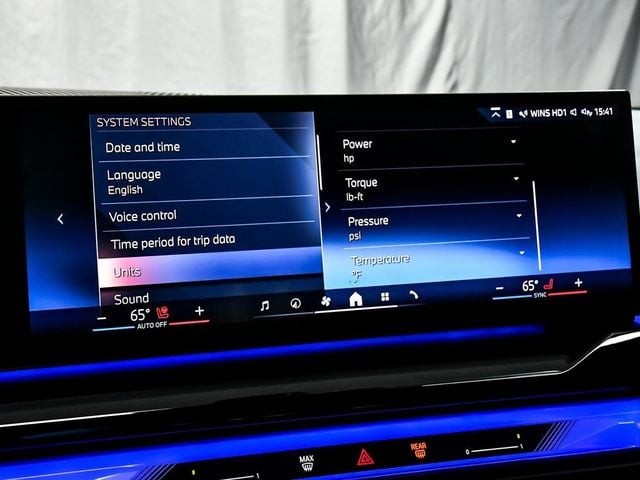 2025 BMW 5 Series 540i xDrive - 22956662 - 40