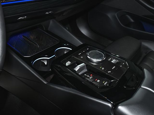 2025 BMW 5 Series 540i xDrive - 22956662 - 55