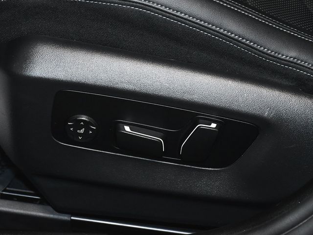 2025 BMW 5 Series 540i xDrive - 22956662 - 61