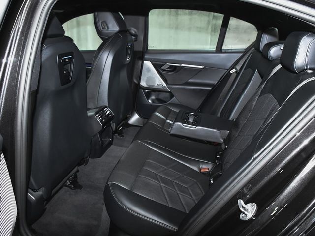 2025 BMW 5 Series 540i xDrive - 22956662 - 63