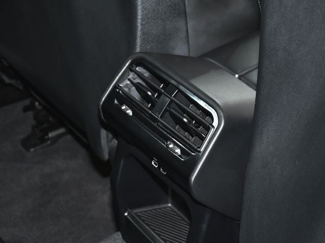 2025 BMW 5 Series 540i xDrive - 22956662 - 64