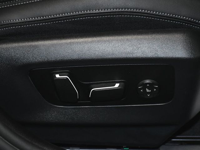 2025 BMW 5 Series 540i xDrive - 22956662 - 69