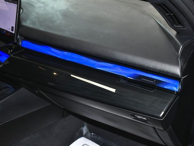 2025 BMW 5 Series 540i xDrive - 22956662 - 71