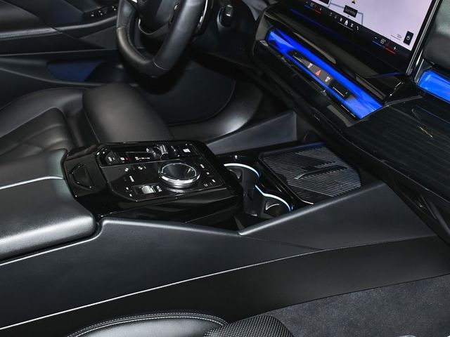 2025 BMW 5 Series 540i xDrive - 22956662 - 72