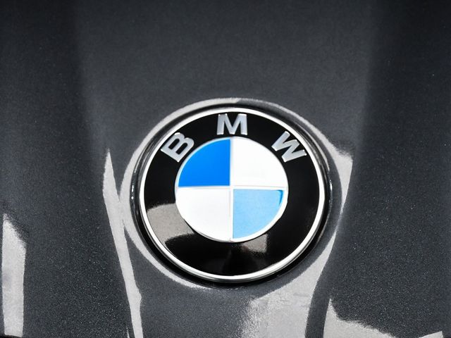 2025 BMW 5 Series 540i xDrive - 22956662 - 92