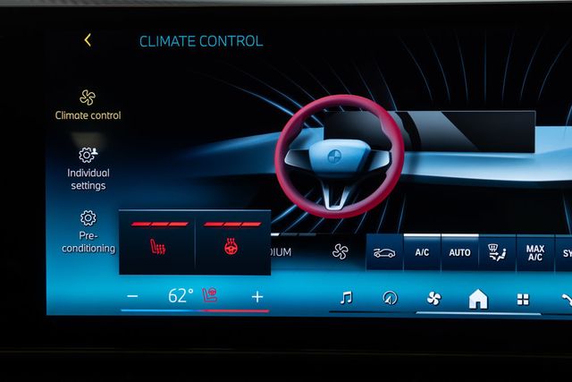 2025 BMW 5 Series 540i xDrive - 22929738 - 31