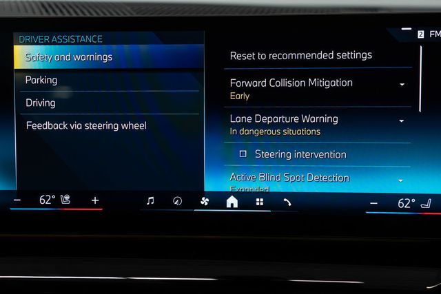 2025 BMW 5 Series 540i xDrive - 22929738 - 32