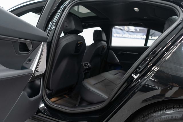 2025 BMW 5 Series 540i xDrive - 22929738 - 34