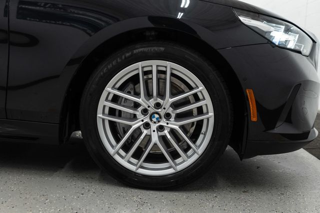 2025 BMW 5 Series 540i xDrive - 22929738 - 41