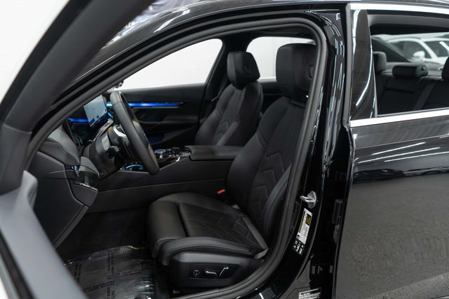 2025 BMW 5 Series 540i xDrive - 22929738 - 7