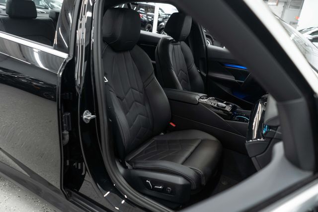 2025 BMW 5 Series 540i xDrive - 22929738 - 8