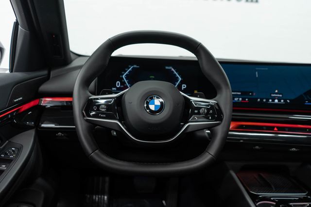 2025 BMW 5 Series 540i xDrive - 22929739 - 16